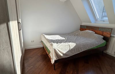 Location longue durée d’un grand appartement de 4 pièces avec hauts plafonds, 92 m², Belgrade, Serbie